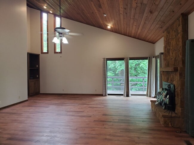 Building Photo - Secluded luxury cabin in woods with privat...