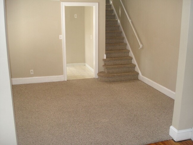 Building Photo - 400-402 Burr