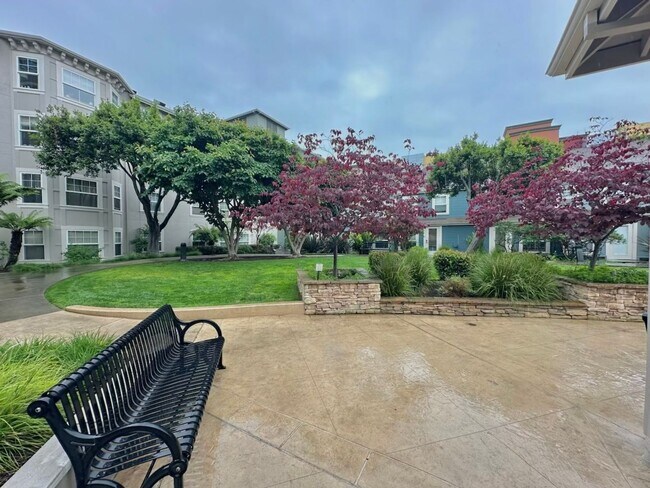 Building Photo - Secure Downtown Oakland 2 BR,2 BA with Garage Parking, EV Charging