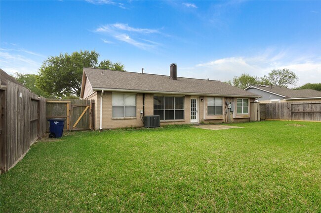 Building Photo - 2606 Northern Dr