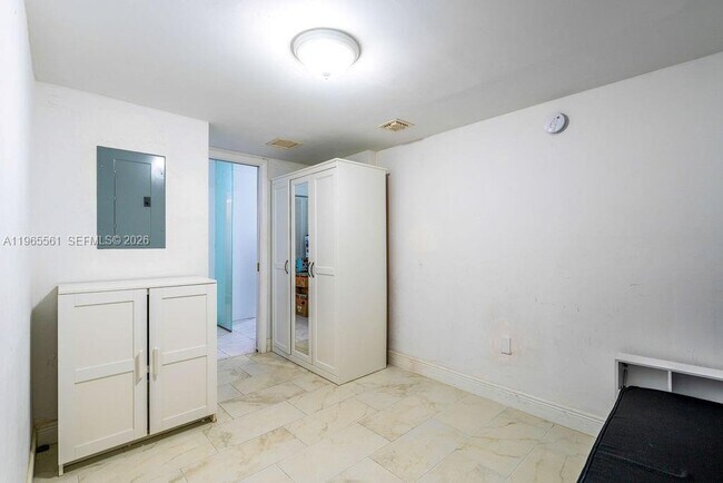 Building Photo - 3140 S Ocean Dr