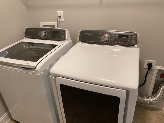 Building Photo - Spacious 5-Bedroom Home with Open Foyer - Move-In Ready! **Close to Fort Gordon, Hospitals, and I...