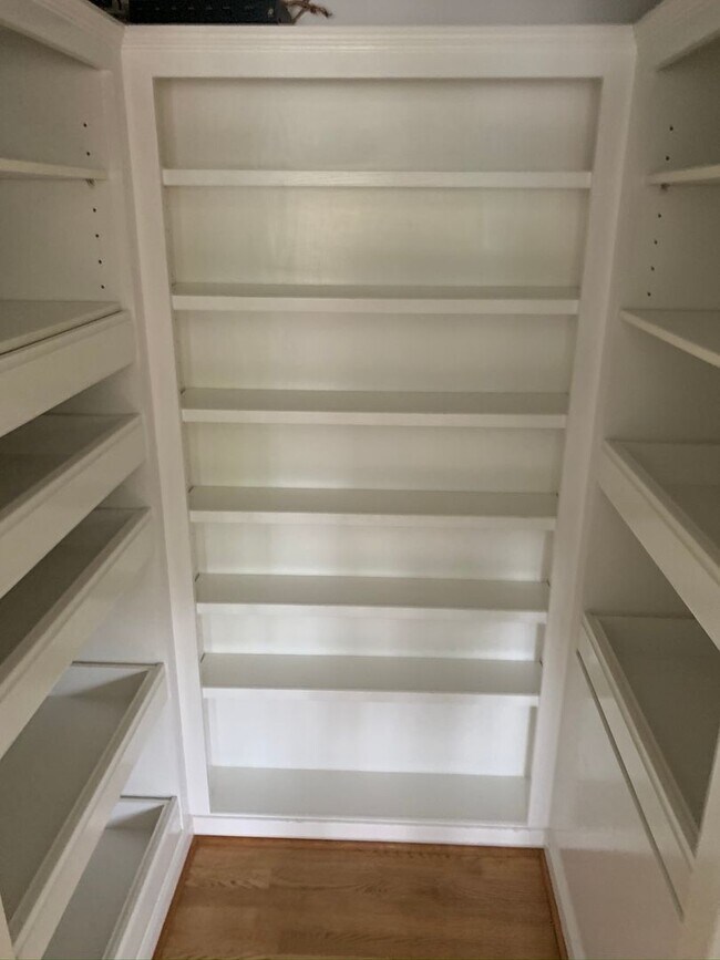 Building Photo - 8537 Pezzi Rd