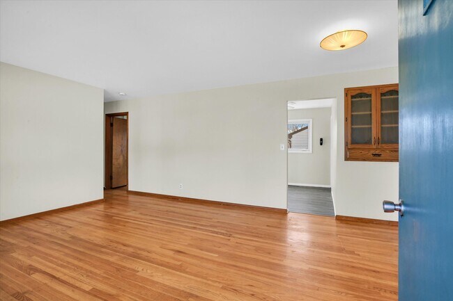 Building Photo - 9 Glenview Dr