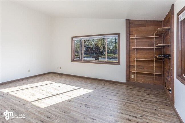 Building Photo - 876 N Wesglenn Cir