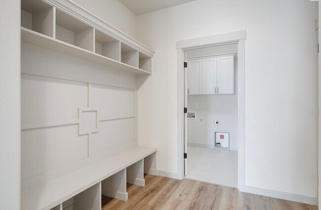 Building Photo - Luxury New Construction Five Bedroom Three...
