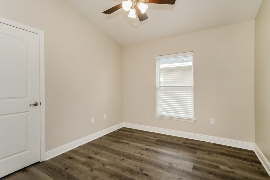 Building Photo - 1004 Kellogg Dr