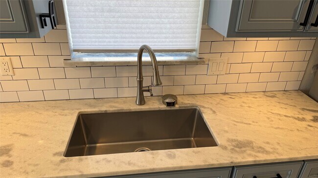 Building Photo - 5818 Culross Cl