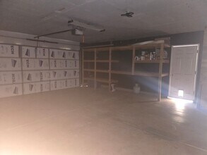 Building Photo - 3 BR 2 BA Available Now