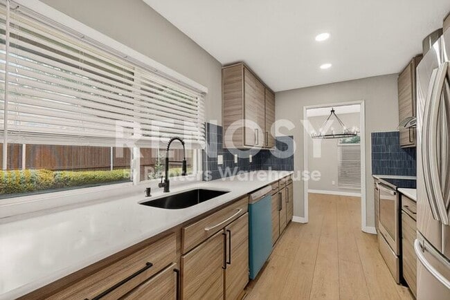 Building Photo - Refreshed Plano Gem  ****Rent Concession - 2nd Month Free****