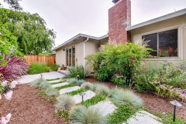 Building Photo - Amazing Midtown Home on a Quiet Cul-de-sac.
