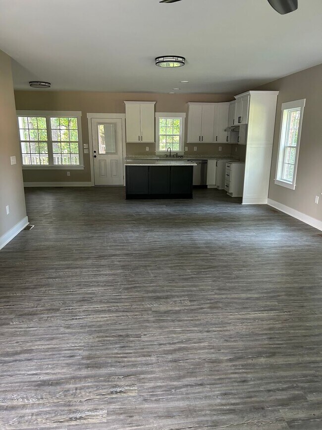 Building Photo - For Rent: Like New 3-Bedroom 2.5 Bath Home...