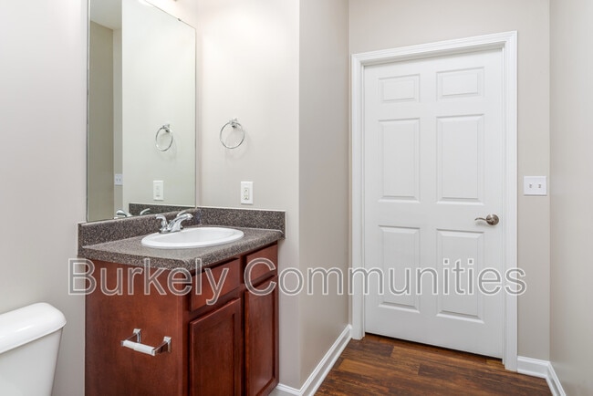 Building Photo - 104 Thornton Ct