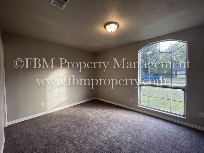 Building Photo - 1307 Janann Ave