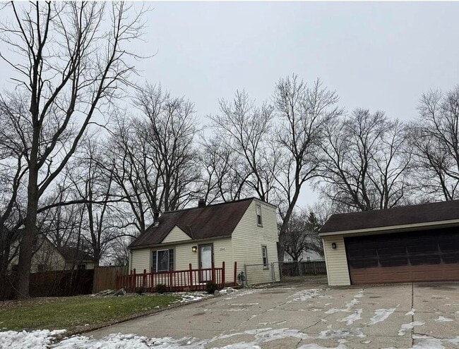 Building Photo - 22641 Albion Ave