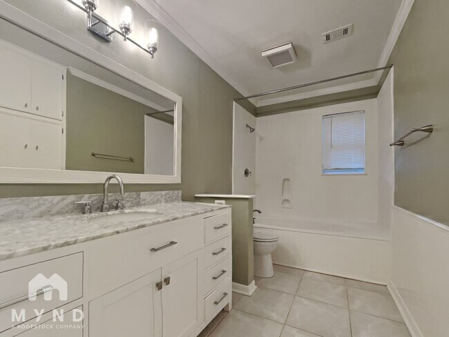 Building Photo - 4003 Highknoll Ln