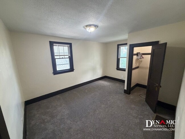 Building Photo - Upper Level 2 Bedroom, 1 Bathroom Duplex - Tenant Pays ALL Utilities