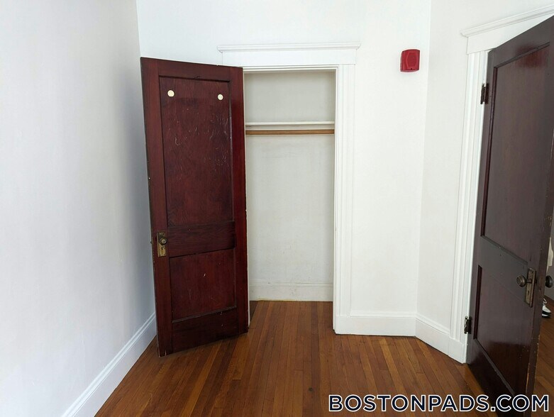 Building Photo - 120 Summer St