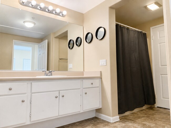 Building Photo - Lovely 1 Bedroom Condo in Temecula
