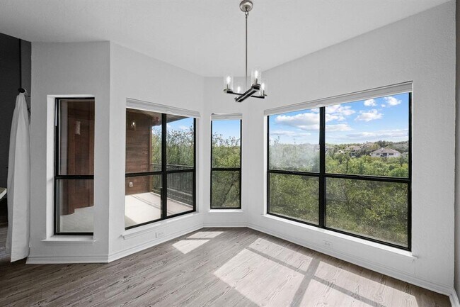 Building Photo - 4711 Spicewood Springs Rd
