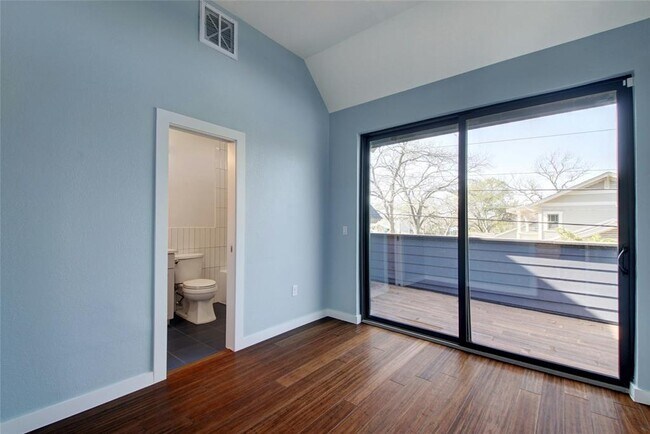 Building Photo - 4412 Caswell Ave