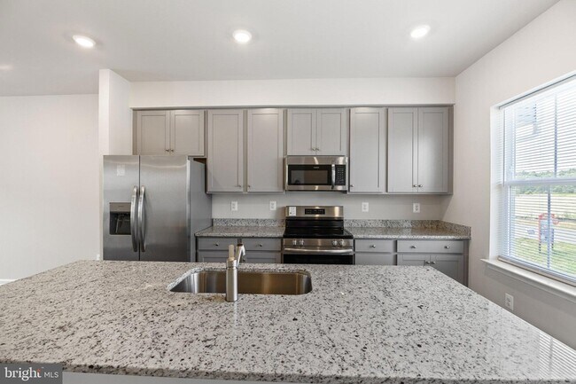 Building Photo - 105 Milburn Dr