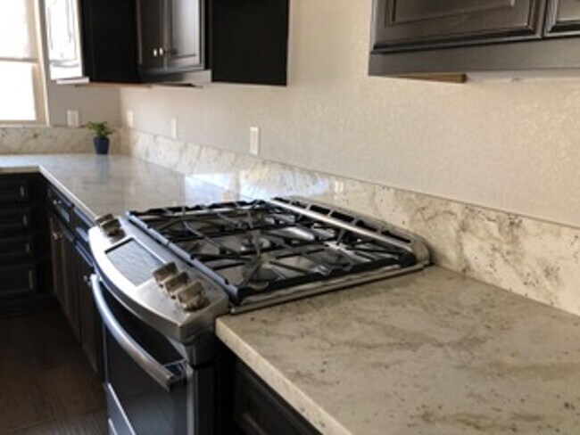 Building Photo - Stunning 3 Bedroom 2 Bath in Fair Oaks, CA