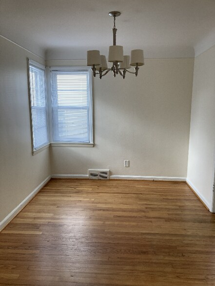 Building Photo - 1509 Chapin Ave