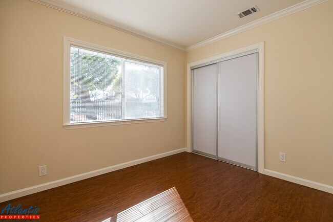 Building Photo - 381 Hamilton Ave