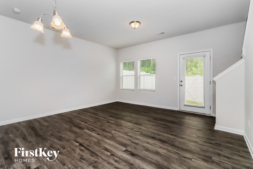 Building Photo - 2059 Cypress Village Dr NW