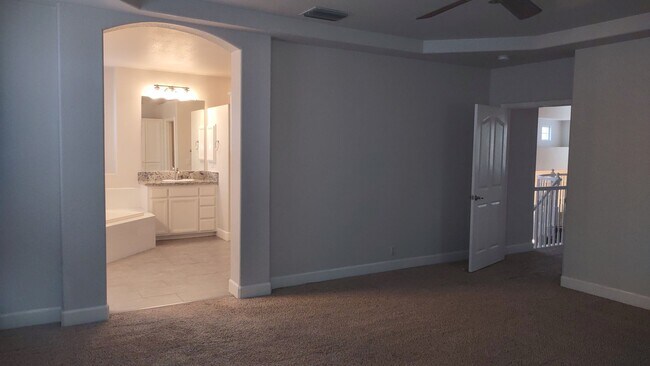 Building Photo - 6121 Lockridge Dr