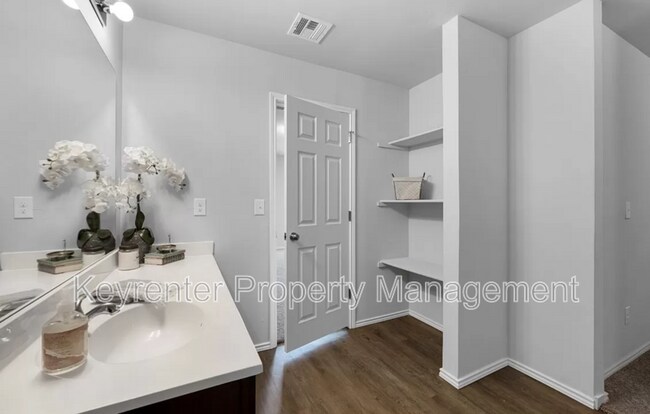 Building Photo - 1504 Chuck Wagon Dr