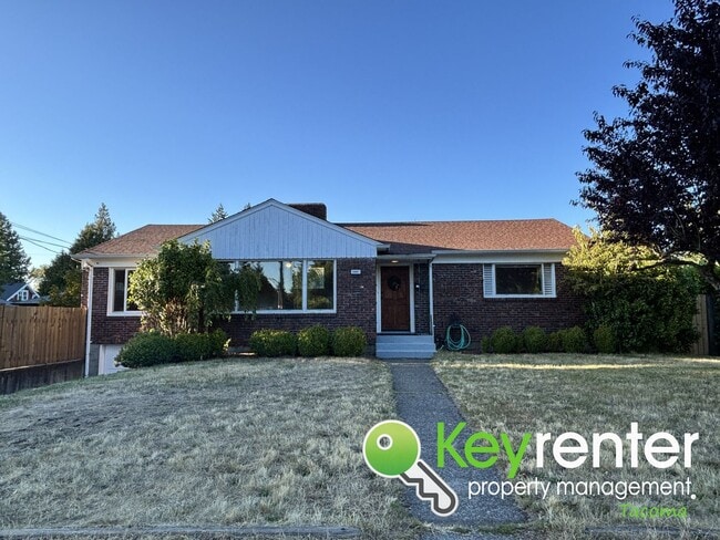 Building Photo - Charming 4-Bedroom Mid-Century Style Craft...