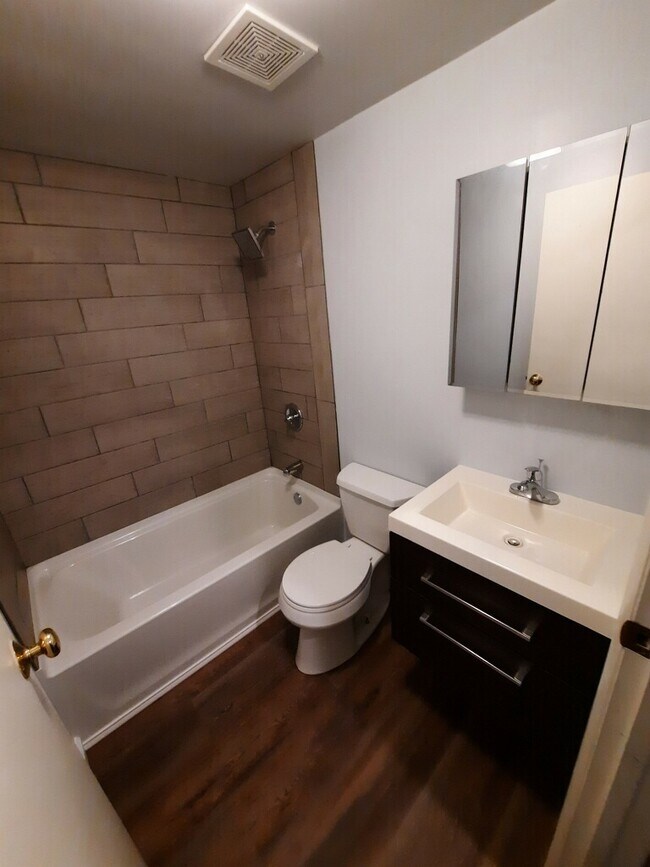 Building Photo - 507 W Miller St