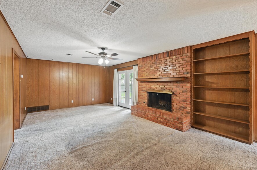 Building Photo - 2221 Prince John Dr