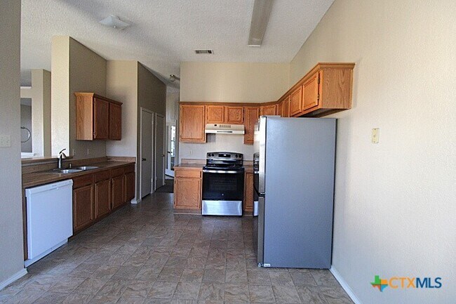 Building Photo - 401 E Hogan Dr