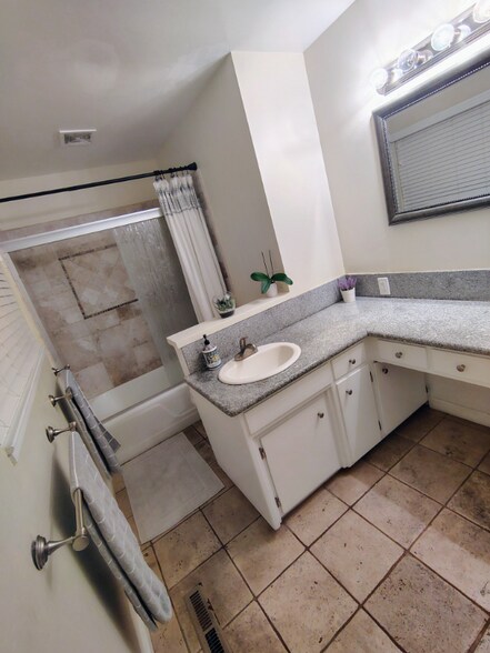 Building Photo - 1825 College Ave