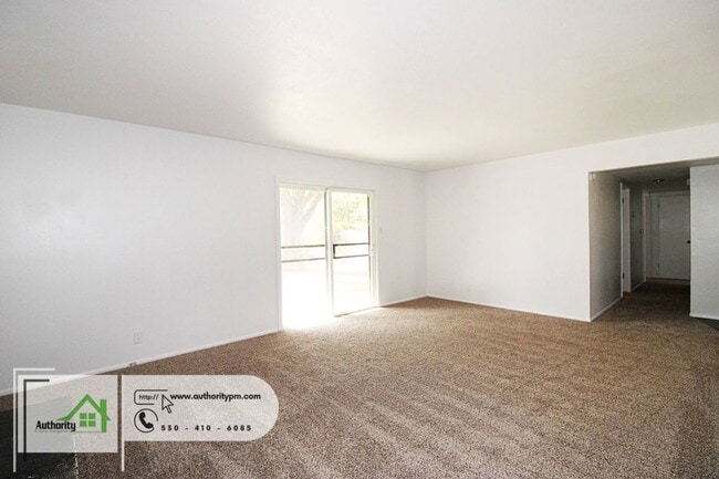 Building Photo - 6482 Leonard Dr