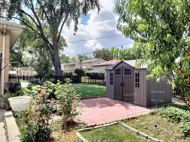 Building Photo - 904 S Edward St