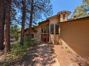 Building Photo - 1617 N Mariposa Rd