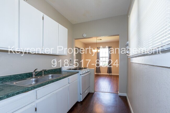 Building Photo - 1607 N Lewis Pl