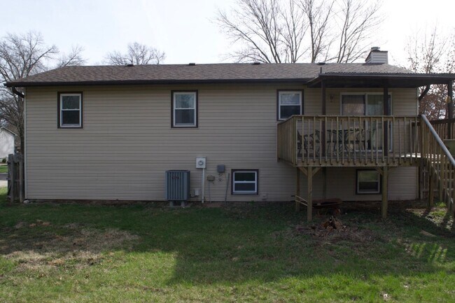 Building Photo - Great 3 Bed 2 Bath House!