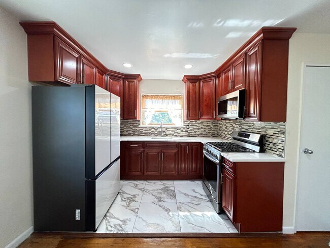 Building Photo - 3201 Seymour Ave