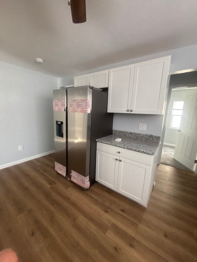 Building Photo - 4 bedroom 1 bath market rent and section 8