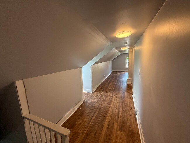 Building Photo - 154 Willow St