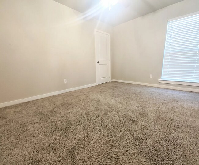 Building Photo - PRE-LEASING for AUGUST - 4 Bedroom in Upland Crossing