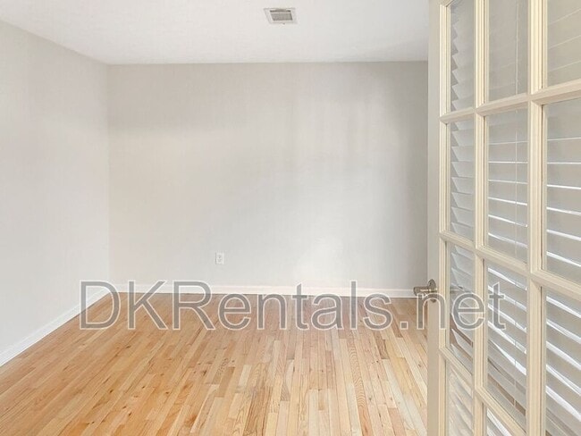 Building Photo - 860 Crab Orchard Dr
