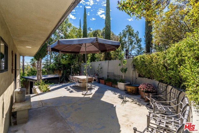 Building Photo - 2175 Ponet Dr