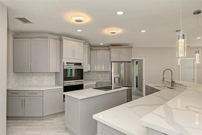 Building Photo - 1648 Bayshore Dr