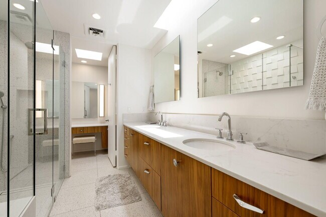 Building Photo - 72915 El Paseo